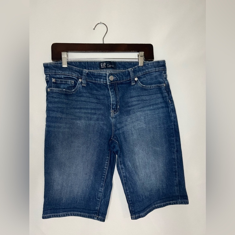 Gap Women’s Bermuda Jeans short Size 10 dark denim
